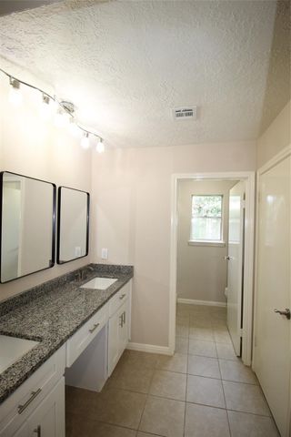 1006 Stoneleigh Court, Tomball, TX 77375