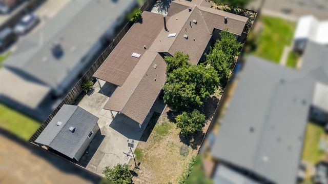 2100 3rd St, Hughson, CA 95326