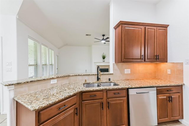 106 Winslow Hill Place, Montgomery, TX 77316