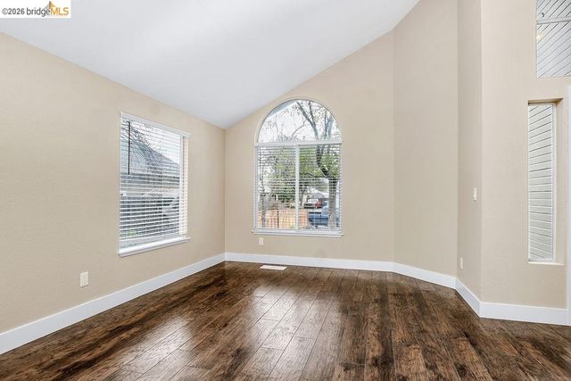 5041 Claremont Ct, Oakley, CA 94561