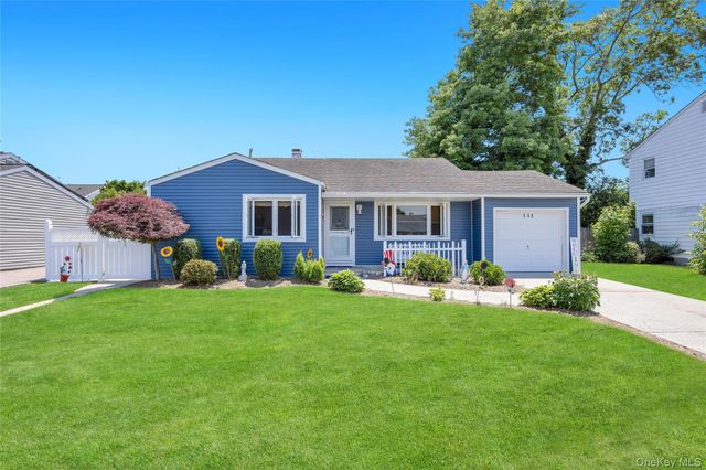 112 Washington Street, Farmingdale, NY 11735