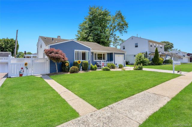 112 Washington Street, Farmingdale, NY 11735