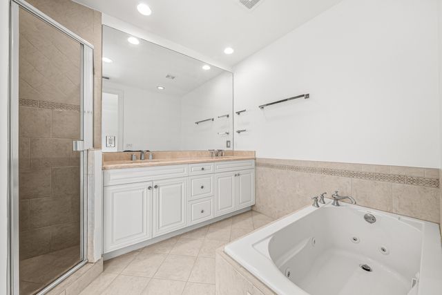 1063 E Heritage Club Circle, Delray Beach, FL 33483