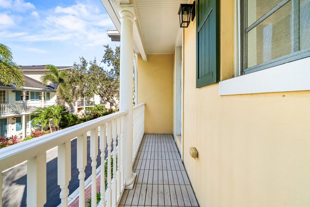 1063 E Heritage Club Circle, Delray Beach, FL 33483