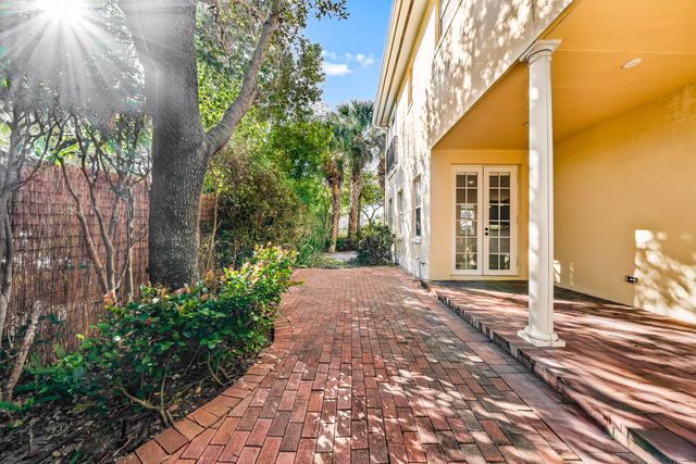 1063 E Heritage Club Circle, Delray Beach, FL 33483