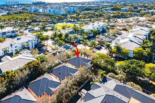 1063 E Heritage Club Circle, Delray Beach, FL 33483