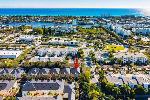1063 E Heritage Club Circle, Delray Beach, FL 33483