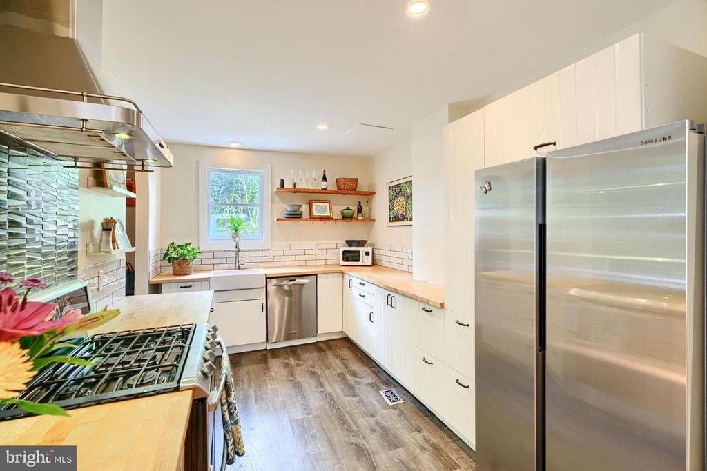 Image 17 of property listing at 1330 MORLING AVE W, Baltimore, MD 21211
