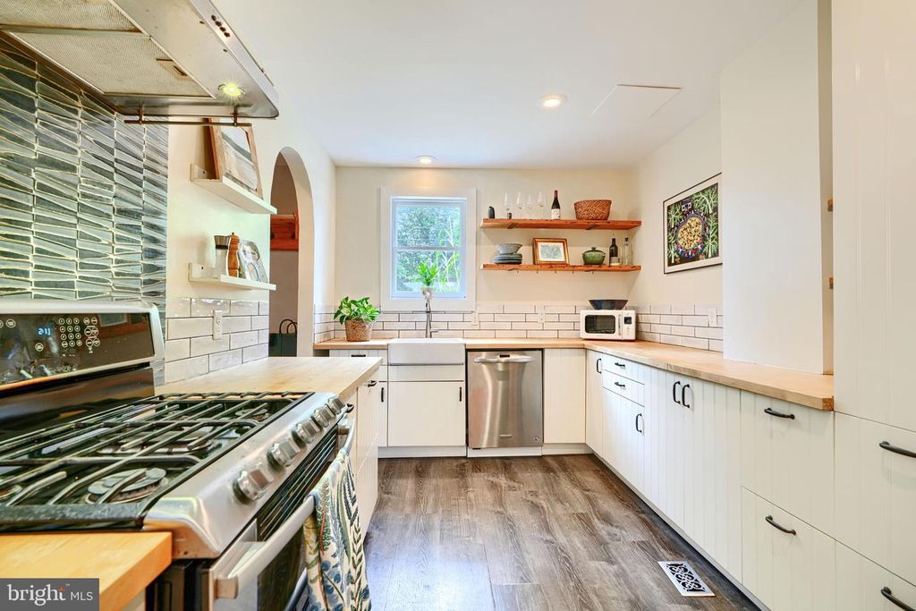 Image 18 of property listing at 1330 MORLING AVE W, Baltimore, MD 21211