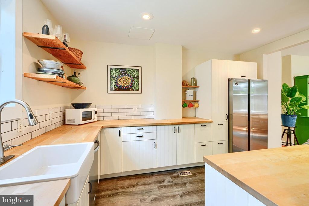 Image 21 of property listing at 1330 MORLING AVE W, Baltimore, MD 21211