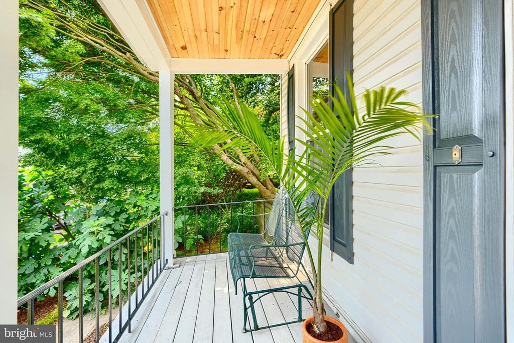 Image 3 of property listing at 1330 MORLING AVE W, Baltimore, MD 21211
