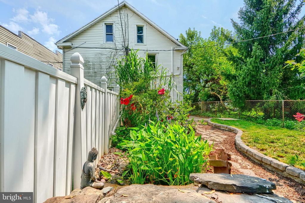 Image 57 of property listing at 1330 MORLING AVE W, Baltimore, MD 21211