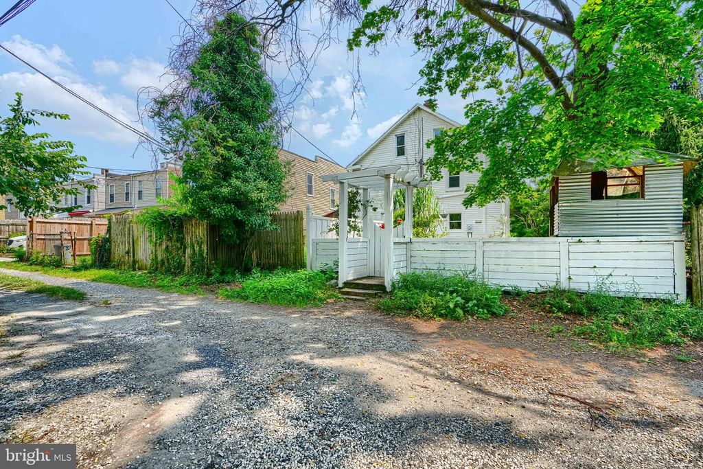 Image 58 of property listing at 1330 MORLING AVE W, Baltimore, MD 21211