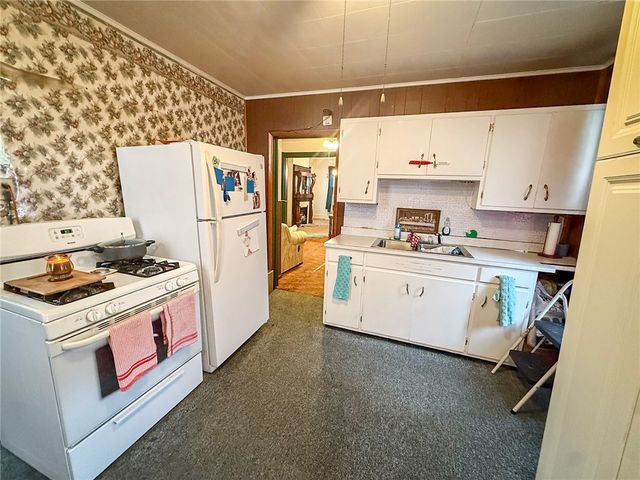 202 Central Ave, Chicora Boro, PA 16025