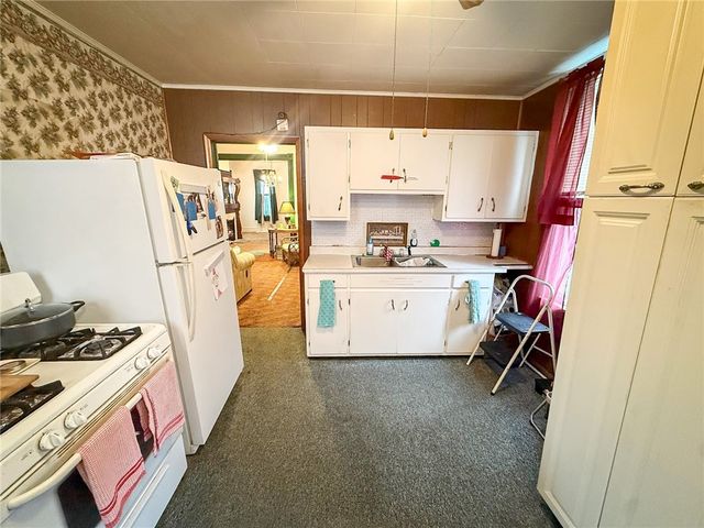 202 Central Ave, Chicora Boro, PA 16025