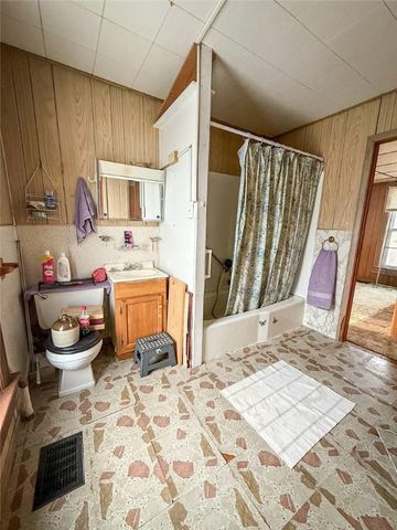 202 Central Ave, Chicora Boro, PA 16025