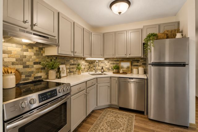 4400 36th Avenue N 318, Robbinsdale, MN 55422