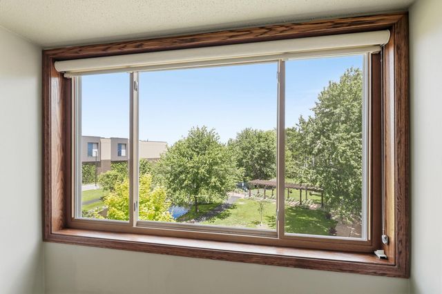 4400 36th Avenue N 318, Robbinsdale, MN 55422