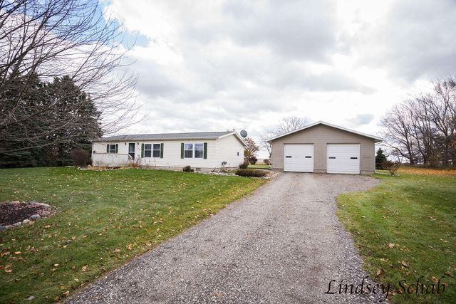 196 E Peck Lake Road, Ionia, MI 48846