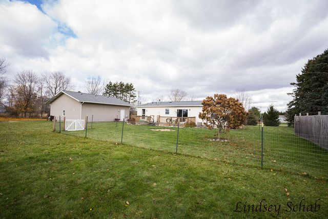 196 E Peck Lake Road, Ionia, MI 48846