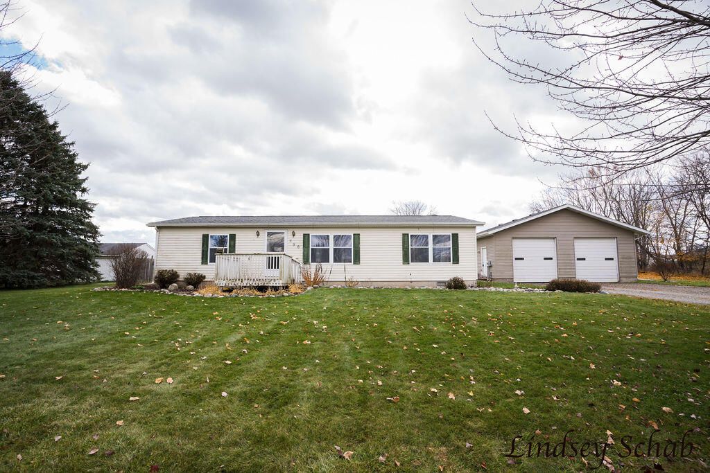 196 E Peck Lake Road, Ionia, MI 48846