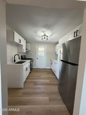 909 S KENWOOD Circle A, Tempe, AZ 85281