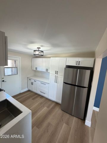 909 S KENWOOD Circle A, Tempe, AZ 85281