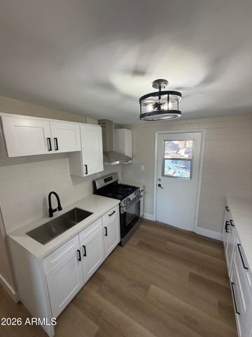 909 S KENWOOD Circle A, Tempe, AZ 85281
