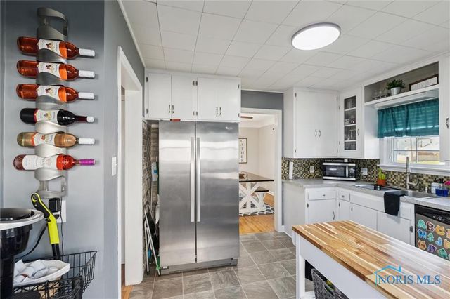 2601 Randall Drive, Oregon, OH 43616