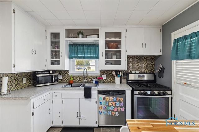 2601 Randall Drive, Oregon, OH 43616