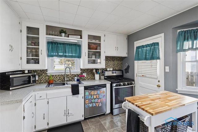 2601 Randall Drive, Oregon, OH 43616