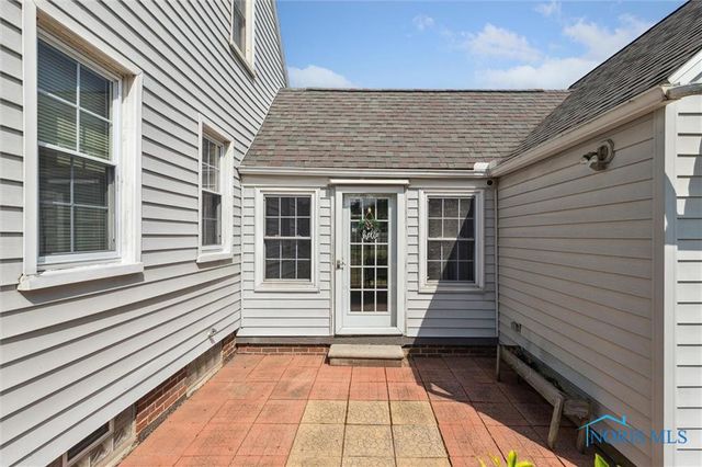 2601 Randall Drive, Oregon, OH 43616