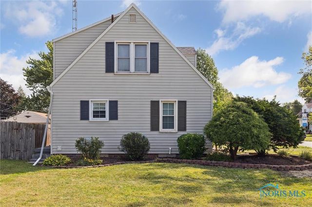 2601 Randall Drive, Oregon, OH 43616