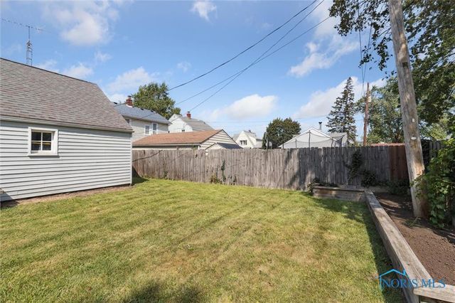 2601 Randall Drive, Oregon, OH 43616