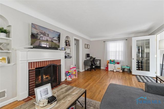 2601 Randall Drive, Oregon, OH 43616