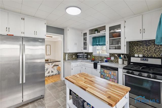 2601 Randall Drive, Oregon, OH 43616