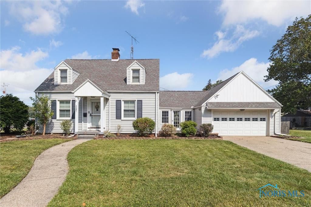 2601 Randall Drive, Oregon, OH 43616