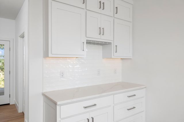 2807 S 14th Avenue, Ozark, MO 65721