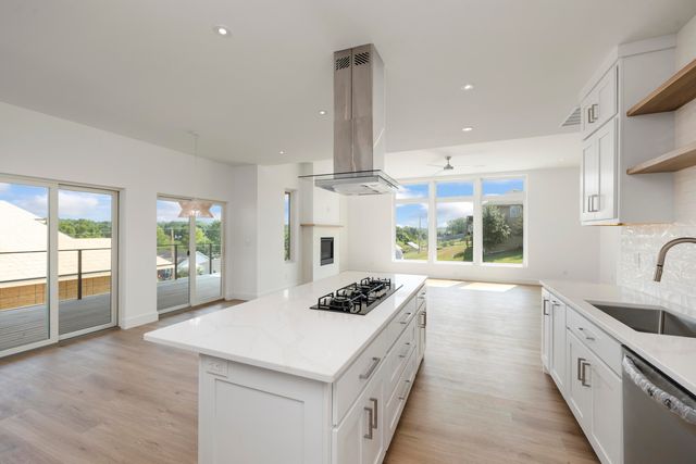 2807 S 14th Avenue, Ozark, MO 65721