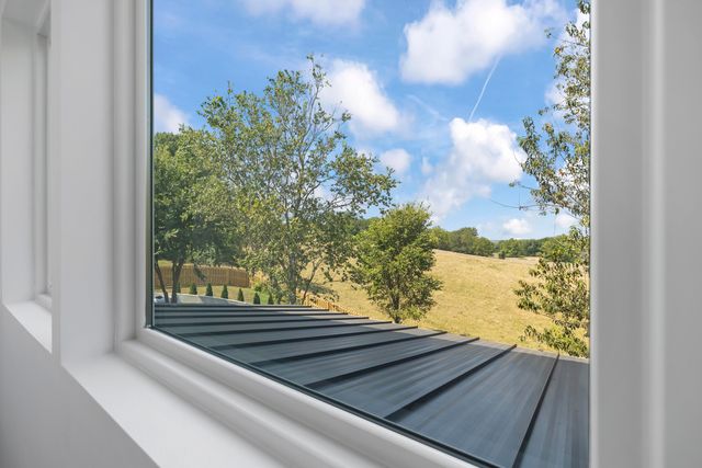 2807 S 14th Avenue, Ozark, MO 65721