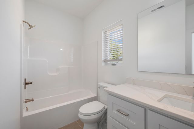 2807 S 14th Avenue, Ozark, MO 65721