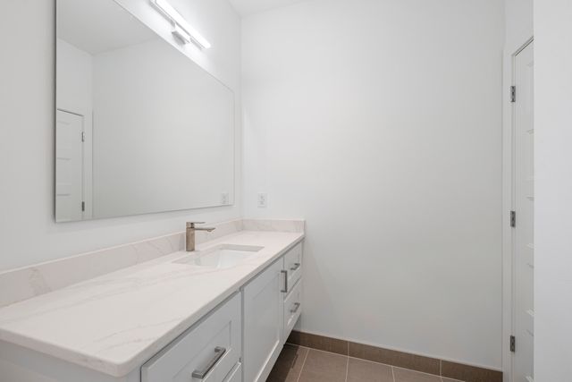 2807 S 14th Avenue, Ozark, MO 65721