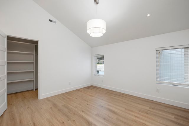 2807 S 14th Avenue, Ozark, MO 65721