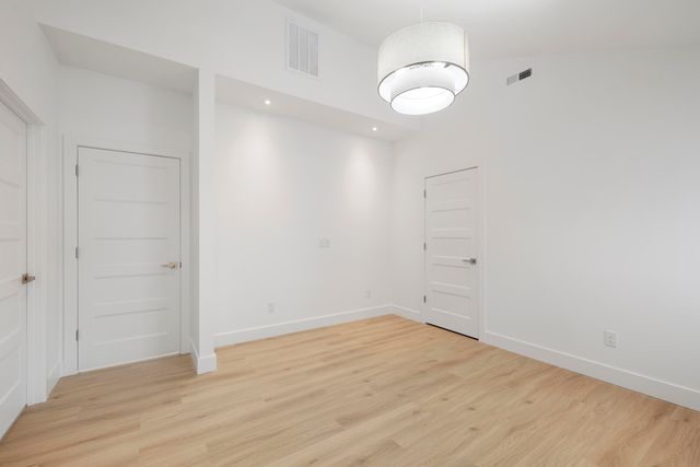 2807 S 14th Avenue, Ozark, MO 65721