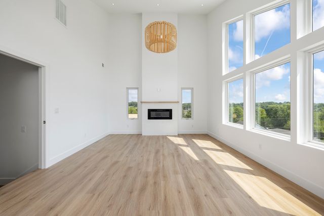 2807 S 14th Avenue, Ozark, MO 65721