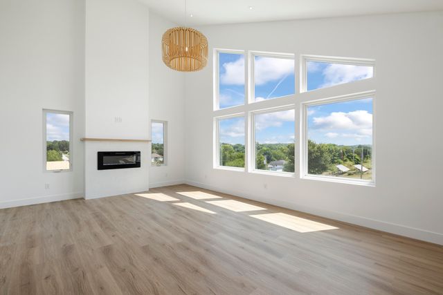 2807 S 14th Avenue, Ozark, MO 65721