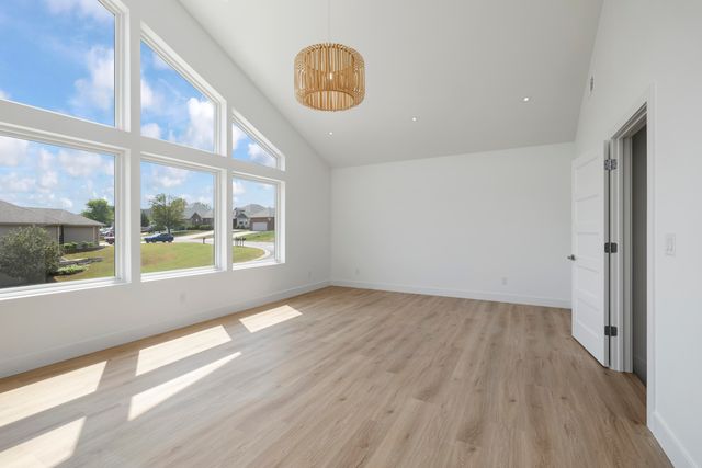 2807 S 14th Avenue, Ozark, MO 65721