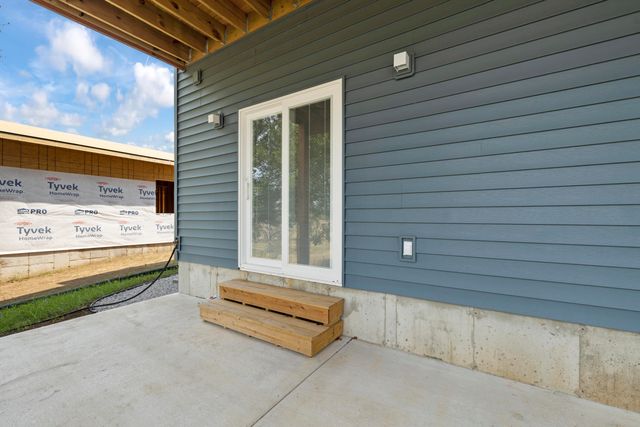 2807 S 14th Avenue, Ozark, MO 65721