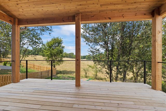 2807 S 14th Avenue, Ozark, MO 65721