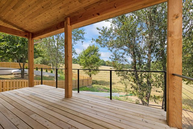 2807 S 14th Avenue, Ozark, MO 65721